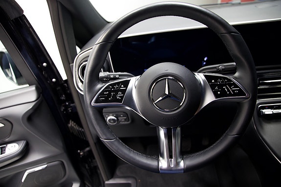 Mercedes-Benz EQV300 16 of 20