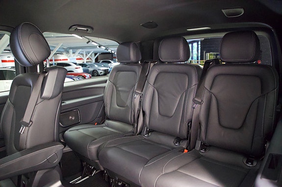 Mercedes-Benz EQV300 4 of 20