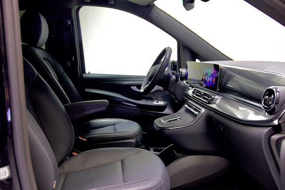 Mercedes-Benz EQV300 2 of 20