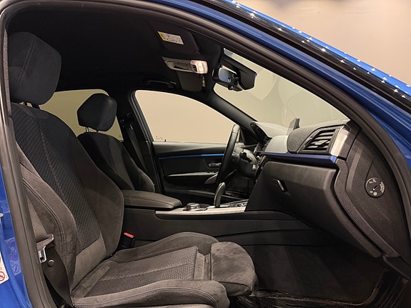 BMW 330e 18 of 30