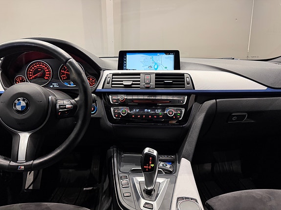 BMW 330e 25 of 30