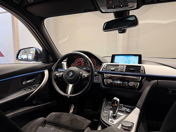 BMW 330e 23 of 30