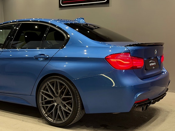BMW 330e 9 of 30