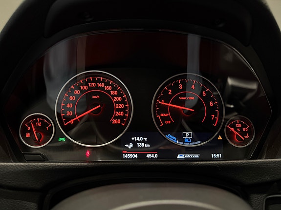 BMW 330e 29 of 30