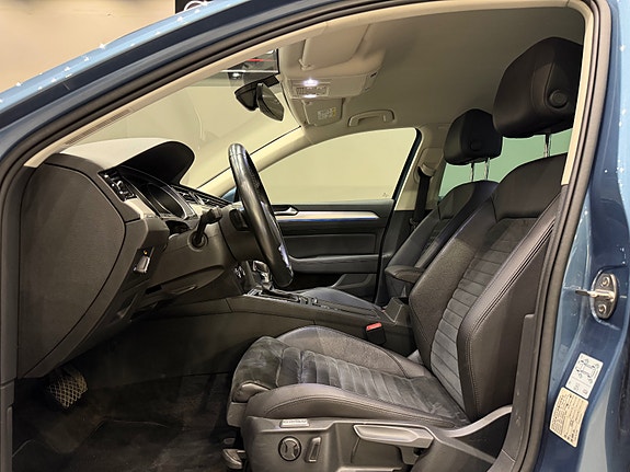 Volkswagen Passat 15 of 30