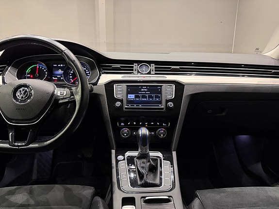 Volkswagen Passat 25 of 30