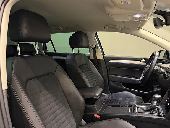 Volkswagen Passat 18 of 30