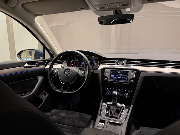 Volkswagen Passat 23 of 30