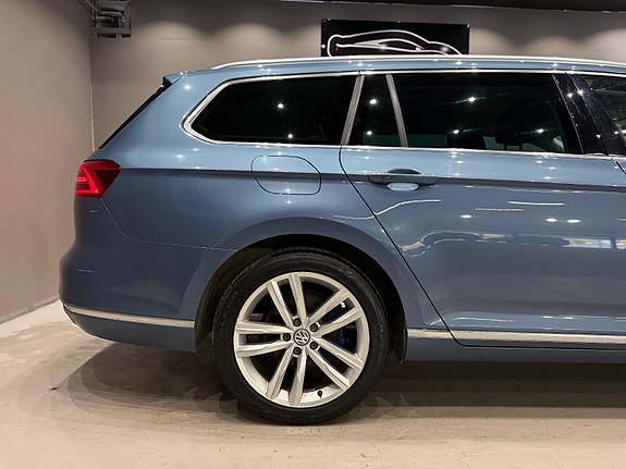 Volkswagen Passat 12 of 30