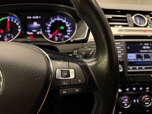 Volkswagen Passat 27 of 30