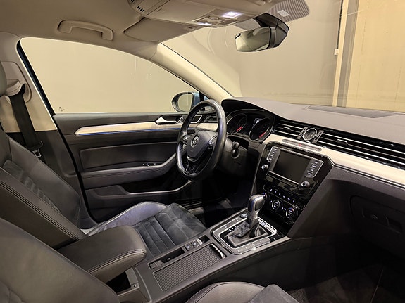 Volkswagen Passat 19 of 30