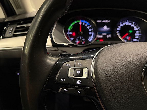 Volkswagen Passat 26 of 30