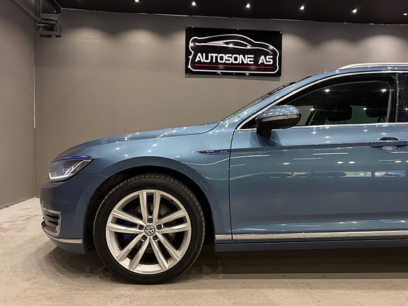 Volkswagen Passat 11 of 30