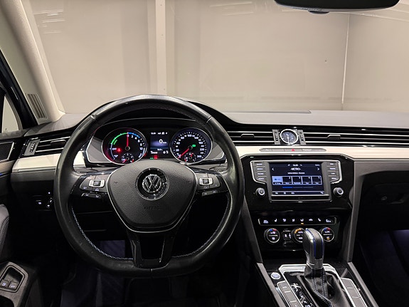Volkswagen Passat 24 of 30