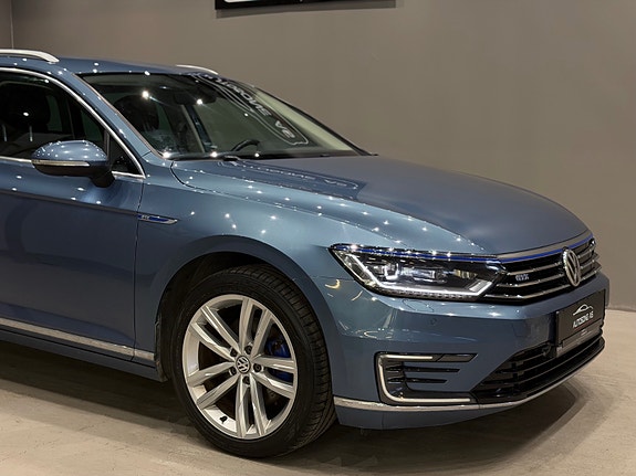 Volkswagen Passat 3 of 30