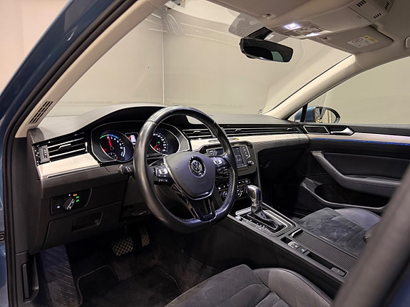 Volkswagen Passat 14 of 30