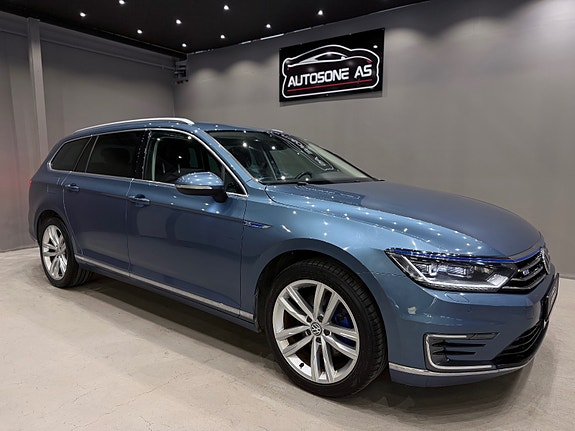 Volkswagen Passat 4 of 30