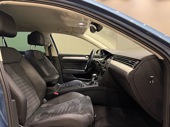 Volkswagen Passat 17 of 30