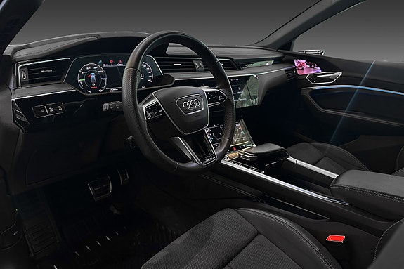 Audi Q8 e-tron 11 of 25