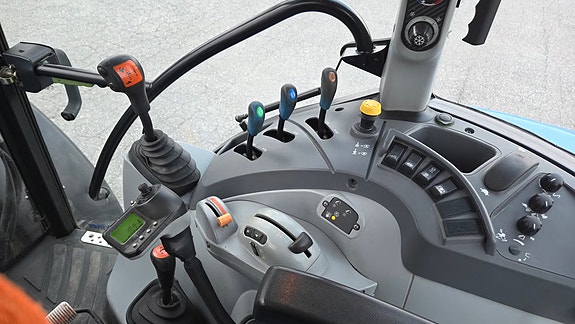 New Holland T5 115 6 of 12