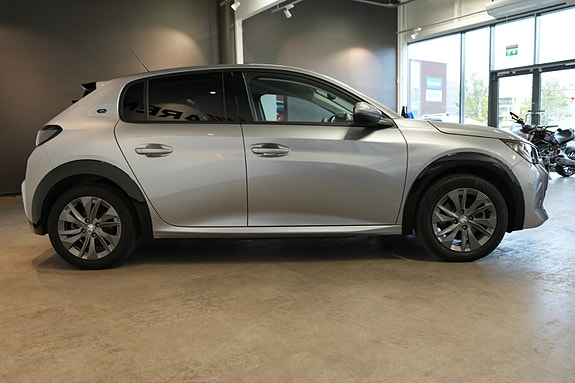 Peugeot e-208 6 of 24