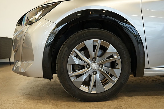 Peugeot e-208 20 of 24
