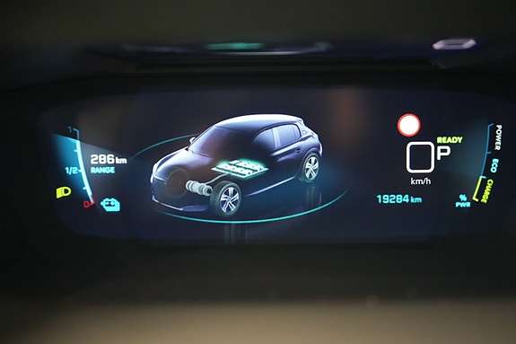 Peugeot e-208 13 of 24