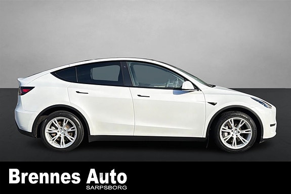 Tesla Model Y 8 of 21