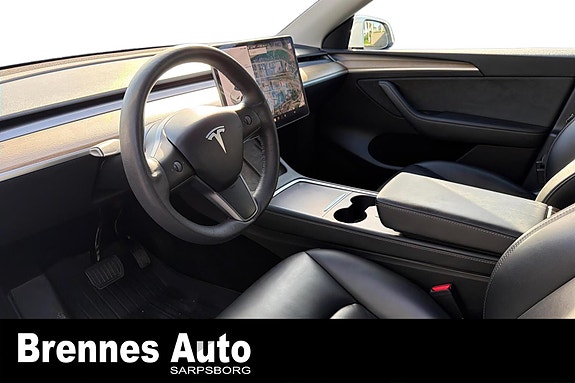 Tesla Model Y 10 of 21