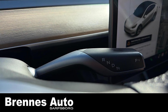 Tesla Model Y 20 of 21