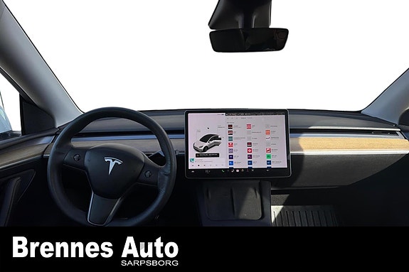 Tesla Model Y 13 of 21