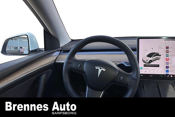 Tesla Model Y 14 of 21