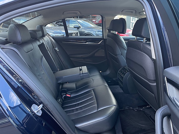 BMW 530e 15 of 30