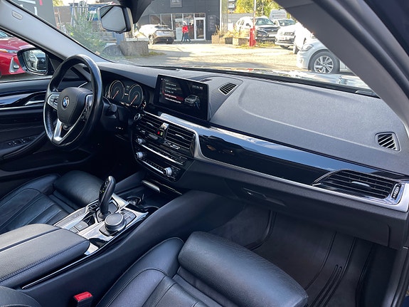 BMW 530e 13 of 30