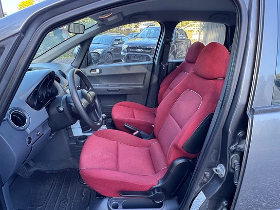 Mitsubishi Colt 9 of 14