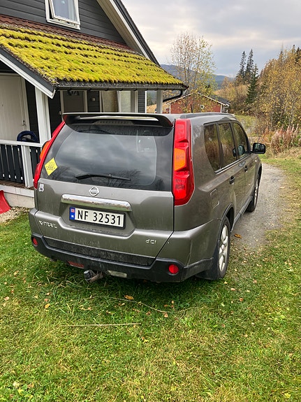 Nissan X-Trail 2 of 8