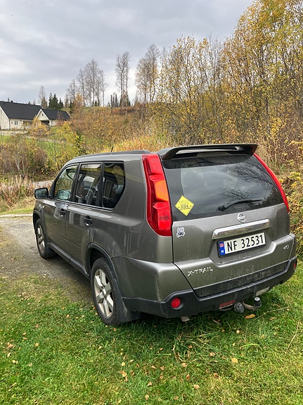 Nissan X-Trail 3 of 8
