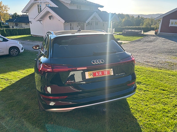 Audi e-tron 7 of 11
