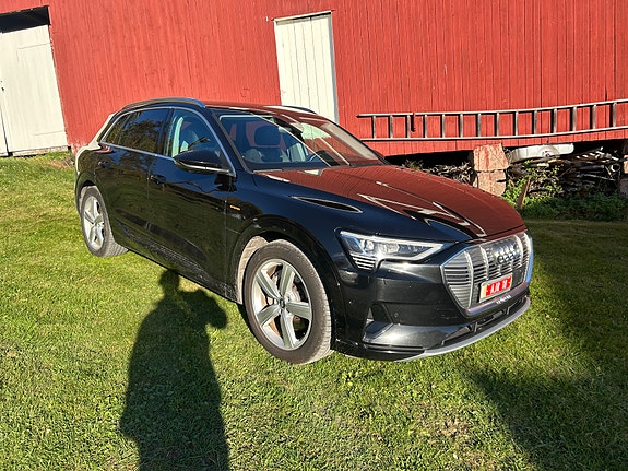 Audi e-tron 4 of 11