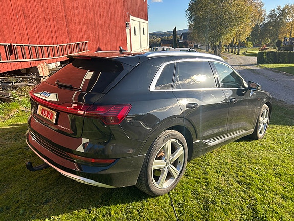 Audi e-tron 6 of 11