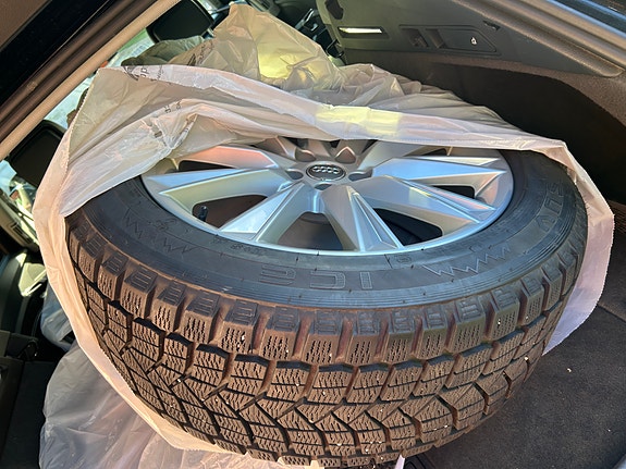 Audi e-tron 8 of 11