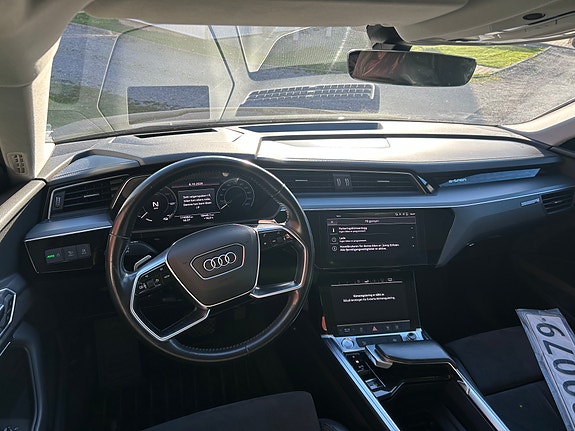 Audi e-tron 11 of 11