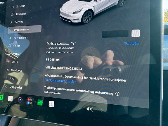 Tesla Model Y 25 of 30