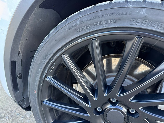 Tesla Model Y 27 of 30