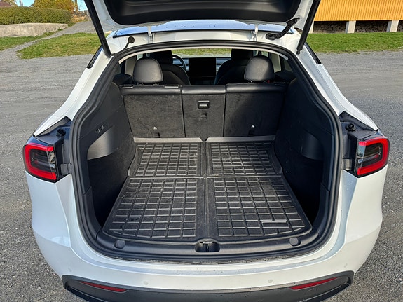 Tesla Model Y 22 of 30