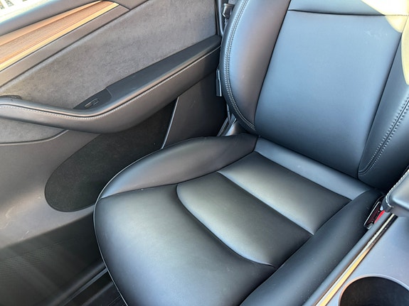 Tesla Model Y 15 of 30