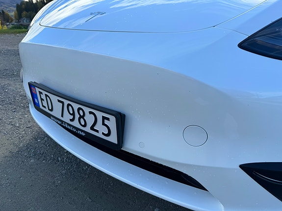 Tesla Model Y 28 of 30