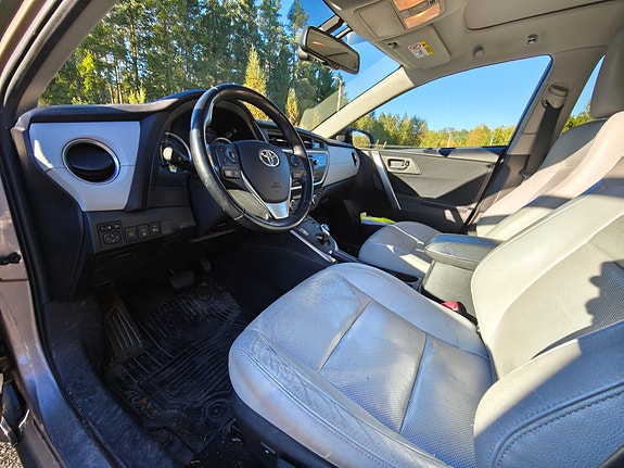 Toyota Auris 6 of 14