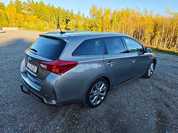 Toyota Auris 12 of 14