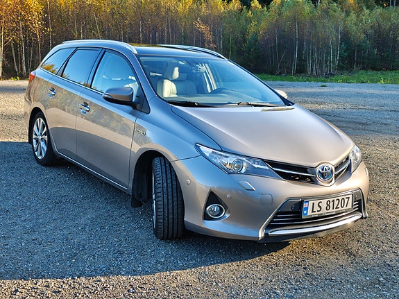 Toyota Auris 2 of 14